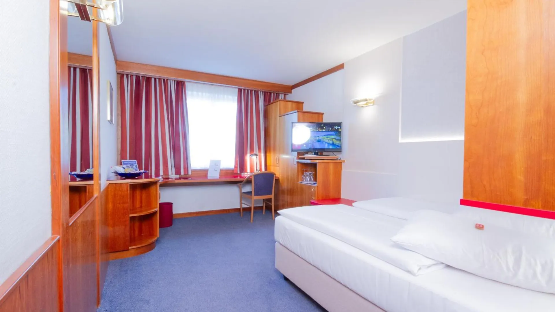 Vienna Sporthotel Отель