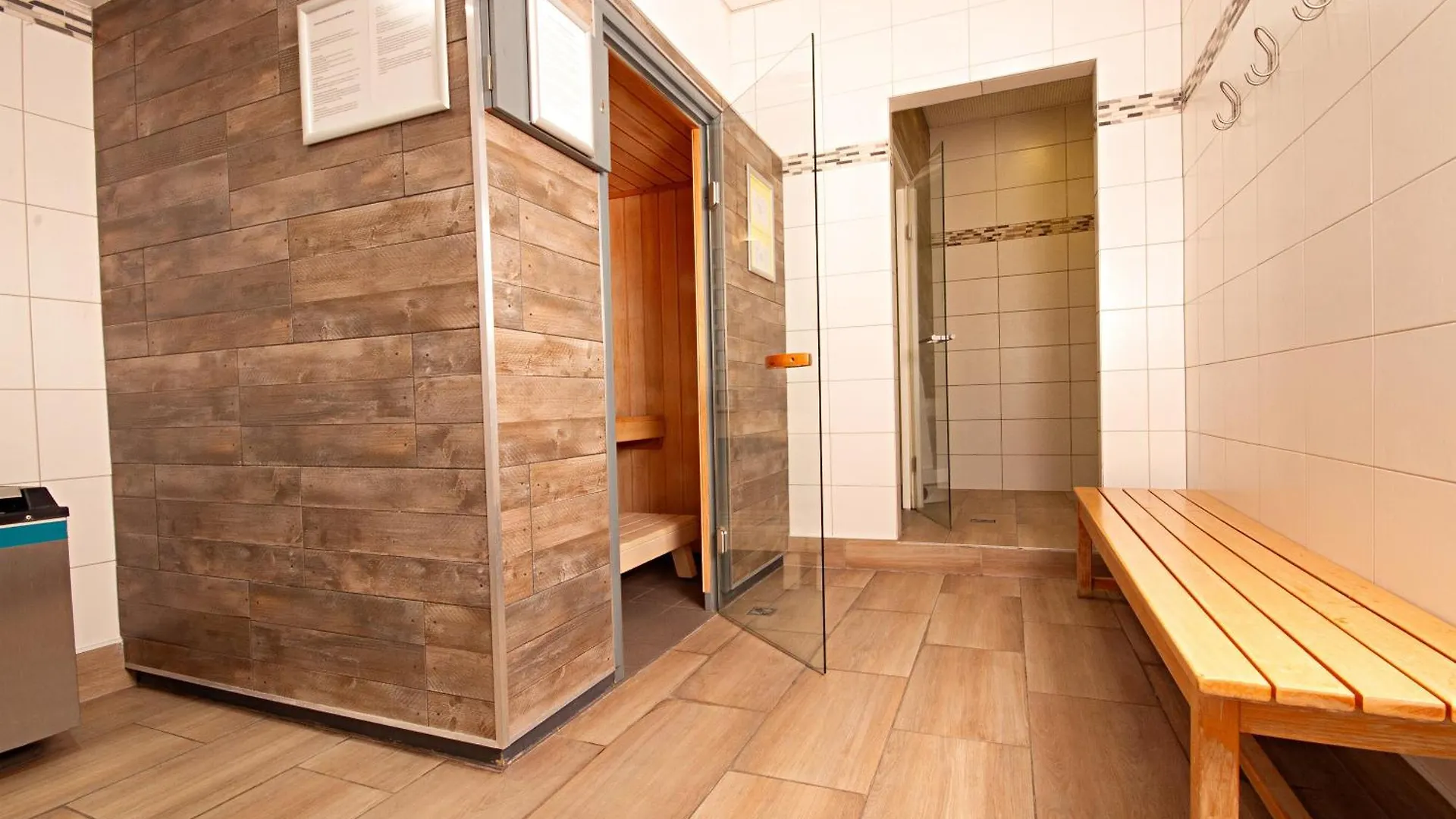 Vienna Sporthotel 4*,