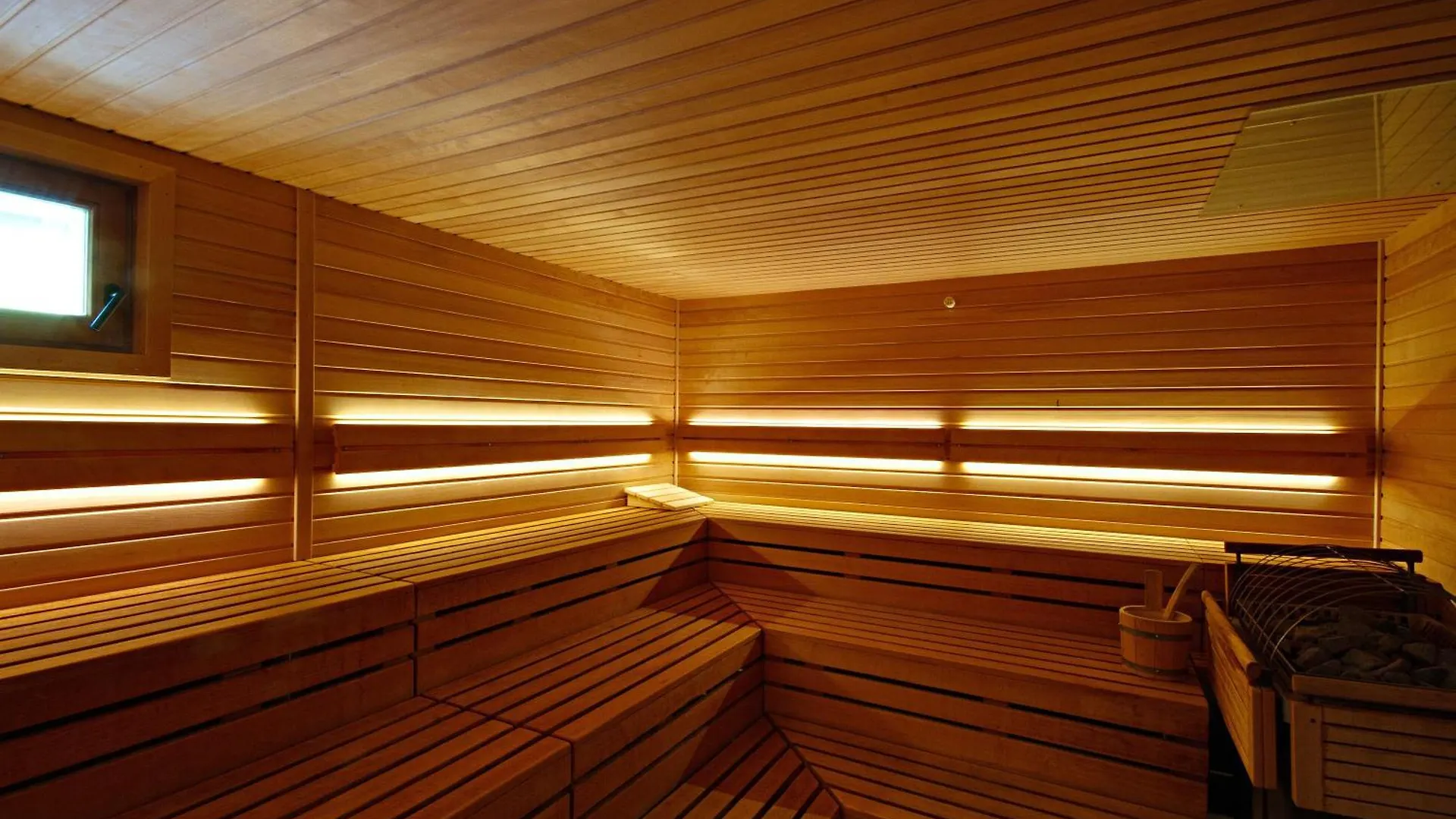 Vienna Sporthotel 4*,