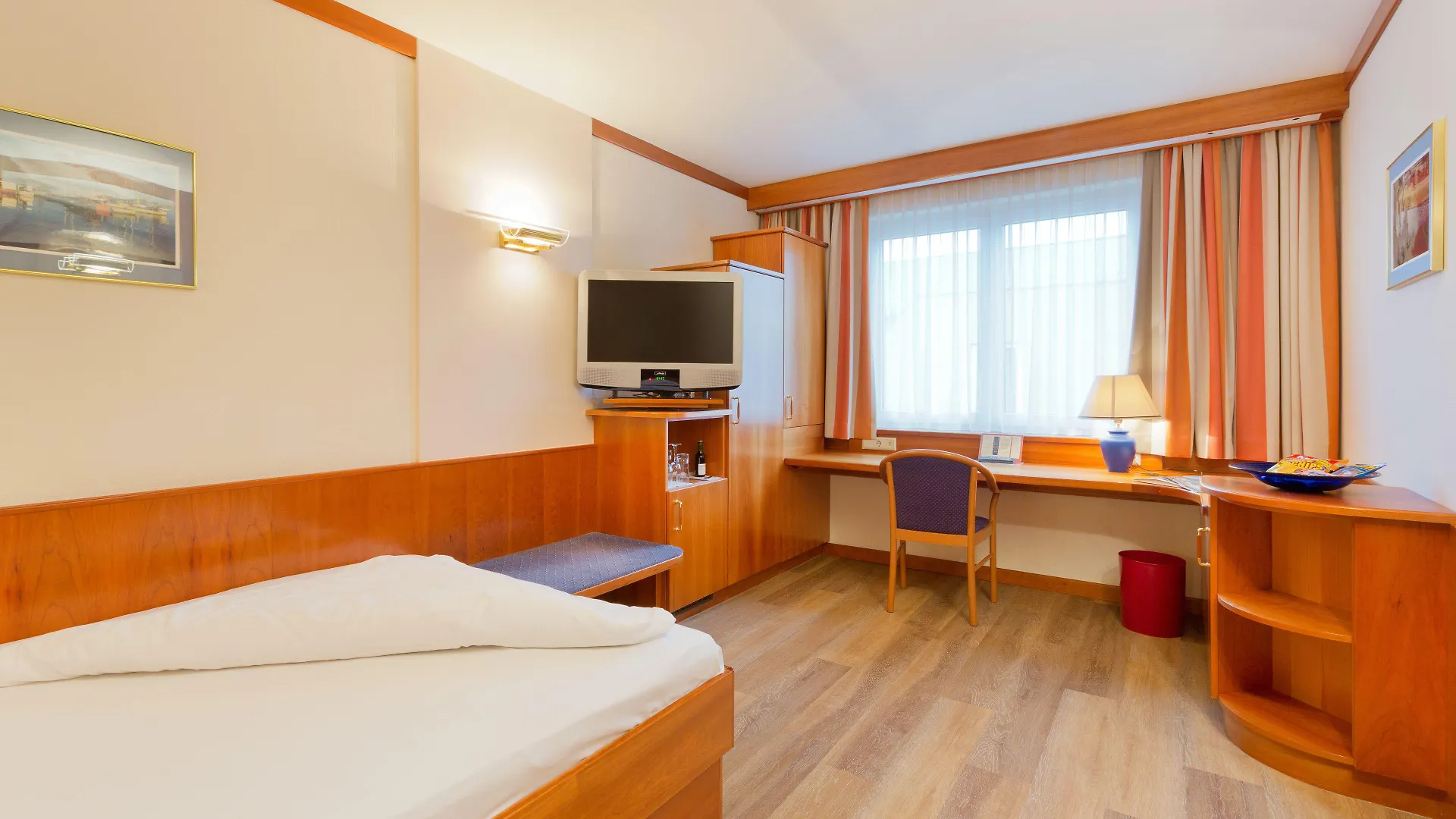 Vienna Sporthotel 4*,