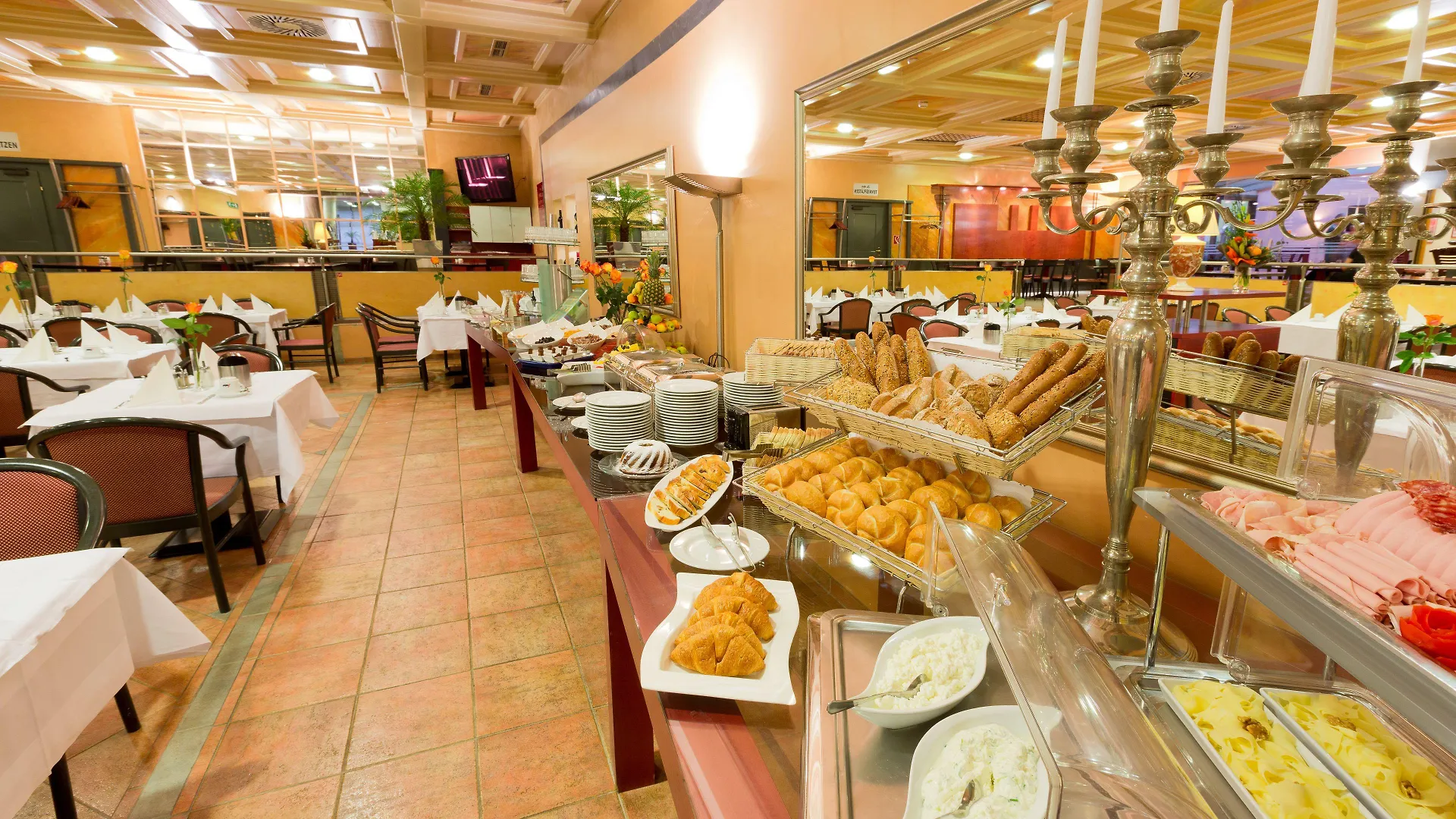 Vienna Sporthotel 4*,