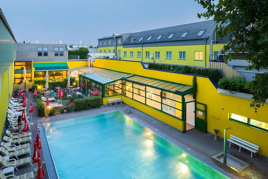 Vienna Sporthotel 4*,  Austria